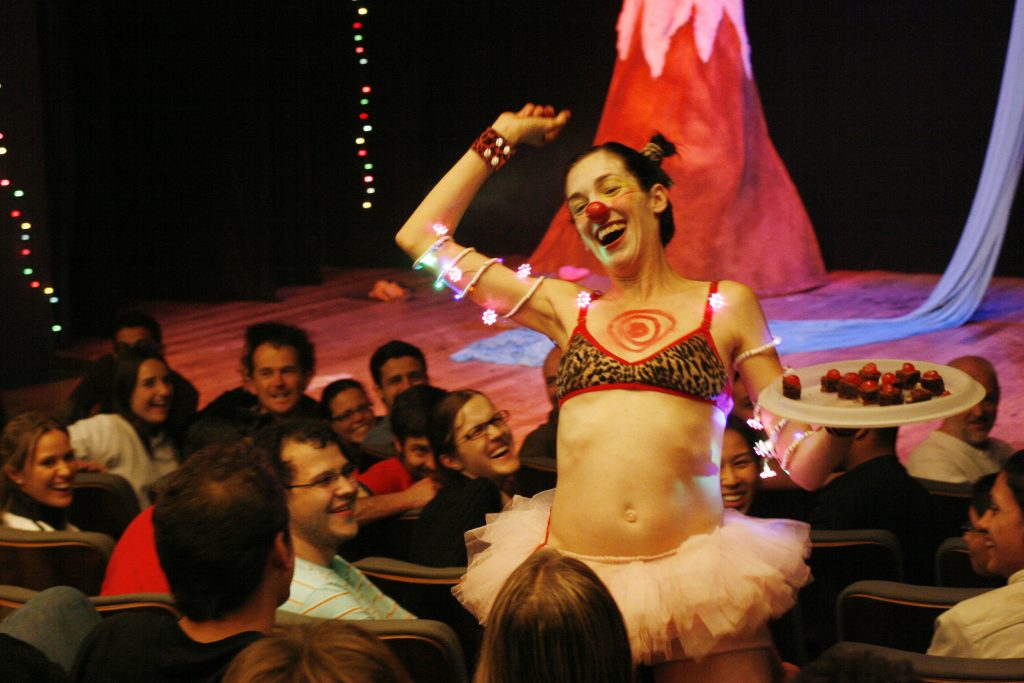 You are currently viewing Workshop “A Beleza do Ridículo” com Naomi Silman em Maio